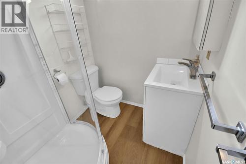 312 Mckinnon Avenue S, Saskatoon, SK - Indoor Photo Showing Bathroom