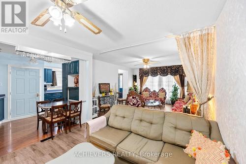 39 Danesbury Crescent, Brampton, ON - Indoor Photo Showing Living Room
