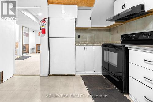 39 Danesbury Crescent, Brampton, ON - Indoor Photo Showing Kitchen