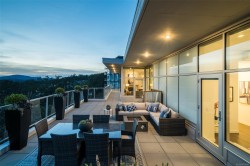PH902-4009 Rainbow Hill Lane Saanich, BC V8X 0B3