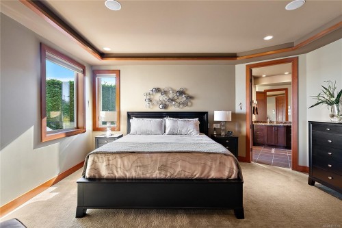 10206 Surfside Pl, Sidney, BC 