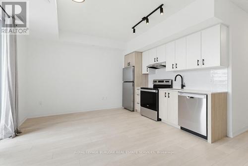 208 - 4878 Powers Common, Burlington, ON - Indoor Photo Showing Kitchen