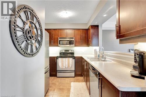 935 Zeller Crescent, Kitchener, ON - Indoor Photo Showing Kitchen With Double Sink