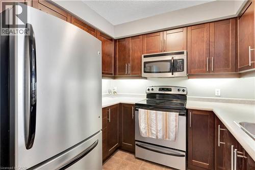 935 Zeller Crescent, Kitchener, ON - Indoor Photo Showing Kitchen
