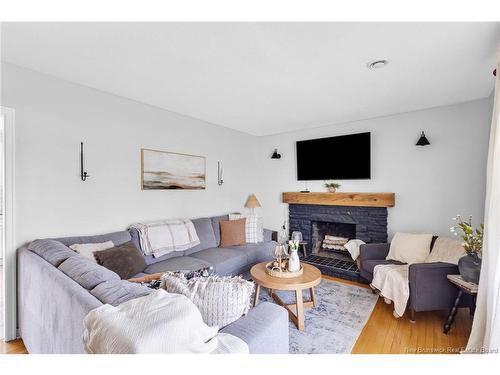 368 Canterbury Dr, Fredericton, NB 
