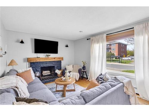 368 Canterbury Dr, Fredericton, NB 