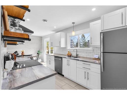 368 Canterbury Dr, Fredericton, NB 