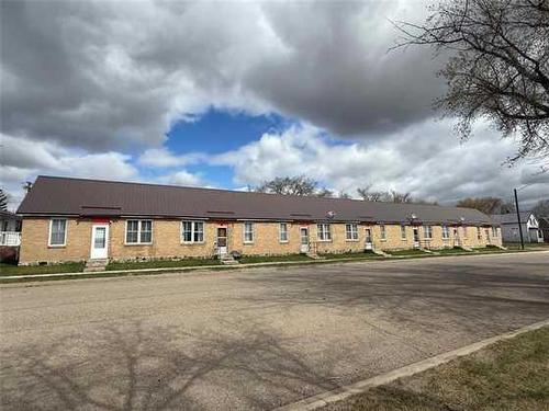 302 Queen Street W, Virden, MB - Outdoor