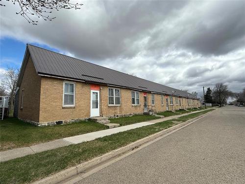 302 Queen Street W, Virden, MB - Outdoor