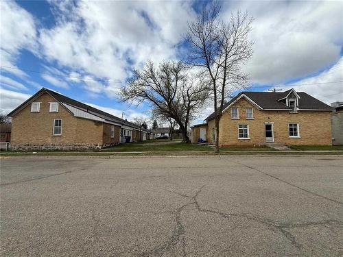 302 Queen Street W, Virden, MB - Outdoor