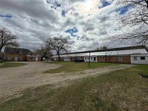 302 Queen Street W, Virden, MB - Outdoor