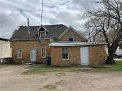302 Queen Street W, Virden, MB - Outdoor