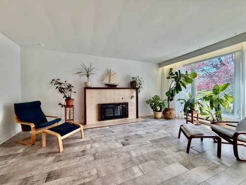 Salon - 415 Rue Bédard, Lachute, QC - Indoor Photo Showing Living Room With Fireplace