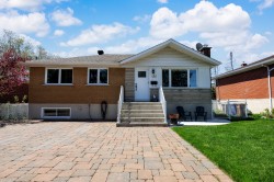 480 Rue de Laprairie Laval (Sainte-Dorothée), QC H7X 2S2