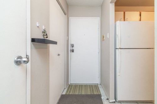 Mud Room - 118-1605 Boul. Du Souvenir, Laval (Laval-Des-Rapides), QC - Indoor