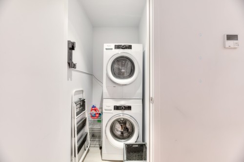 Laundry - 808-1188 Av. Union, Montréal (Ville-Marie), QC - Indoor Photo Showing Laundry Room