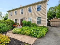 10 Mount Royal Court  Dartmouth, NS B3A 4R5