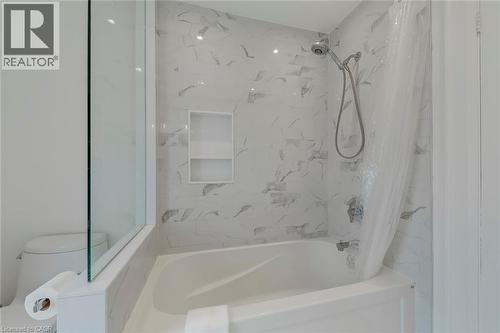Bathroom with toilet and shower / tub combo - 3311 Springvale Court, Burlington, ON - Indoor Photo Showing Bathroom