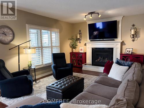 10 Endicott Drive, St. Catharines (Grapeview), ON - Indoor Photo Showing Living Room With Fireplace