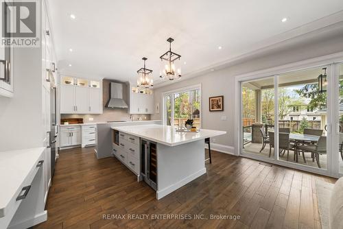 1343 Milton Avenue, Mississauga, ON - Indoor Photo Showing Kitchen With Upgraded Kitchen