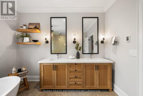 1343 Milton Avenue, Mississauga, ON - Indoor Photo Showing Bathroom