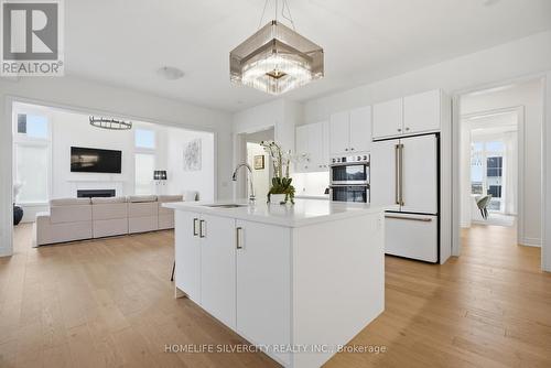 22 Ewing Way, Amaranth, ON - Indoor Photo Showing Kitchen