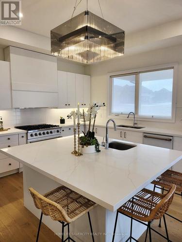 22 Ewing Way, Amaranth, ON - Indoor Photo Showing Kitchen With Upgraded Kitchen