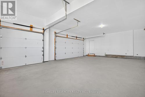 22 Ewing Way, Amaranth, ON - Indoor Photo Showing Garage