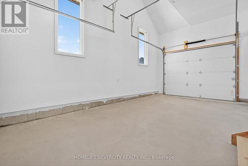 22 Ewing Way, Amaranth, ON - Indoor Photo Showing Garage