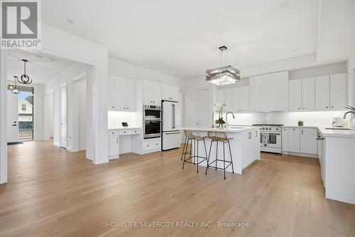 22 Ewing Way, Amaranth, ON - Indoor Photo Showing Kitchen