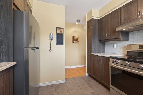 Cuisine - 2-121 Av. Vanguard, Pointe-Claire, QC - Indoor Photo Showing Kitchen