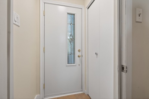Hall d'entrée/Vestibule - 2-121 Av. Vanguard, Pointe-Claire, QC - Indoor Photo Showing Other Room