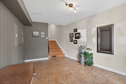 Hall d'entrée/Vestibule - 2-121 Av. Vanguard, Pointe-Claire, QC - Indoor Photo Showing Other Room