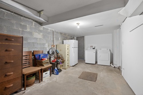 Salle de lavage - 2-121 Av. Vanguard, Pointe-Claire, QC - Indoor Photo Showing Laundry Room