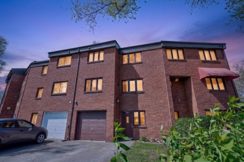 Façade - 2-121 Av. Vanguard, Pointe-Claire, QC - Outdoor With Exterior