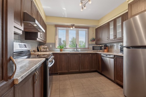 Cuisine - 2-121 Av. Vanguard, Pointe-Claire, QC - Indoor Photo Showing Kitchen