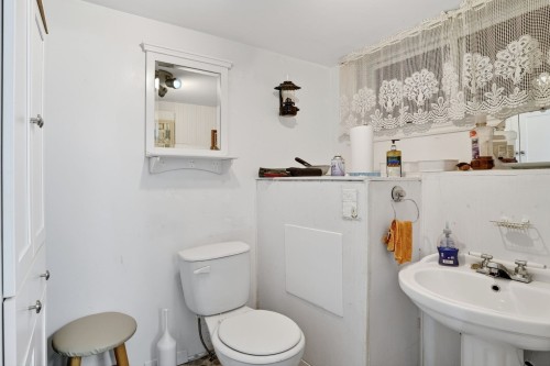 Salle d'eau - 2-70 Ch. Des Pionniers, Gore, QC - Indoor Photo Showing Bathroom