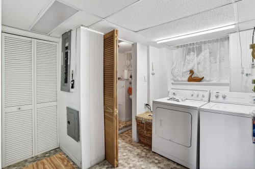 Salle d'eau - 2-70 Ch. Des Pionniers, Gore, QC - Indoor Photo Showing Laundry Room