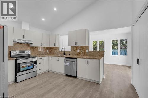 Kitchen featuring wood-finish flooring and a vaulted ceiling - 375 Silverbirch Boulevard, Hamilton, ON - Indoor Photo Showing Kitchen