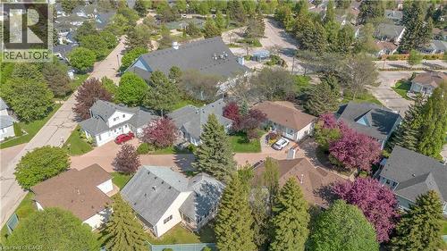 Residential properties featuring varied architectural styles and mature landscaping - 375 Silverbirch Boulevard, Hamilton, ON - Outdoor With View