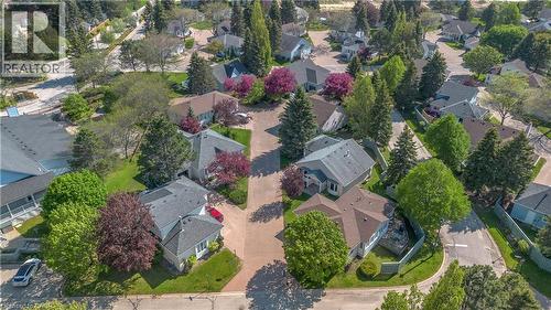 Residential neighborhood featuring diverse architectural styles, mature trees, and green landscaping - 375 Silverbirch Boulevard, Hamilton, ON - Outdoor With View