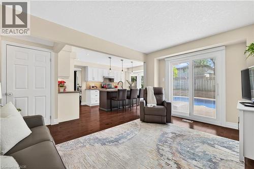 108 Old Forest Crescent, Kitchener, ON - Indoor Photo Showing Living Room
