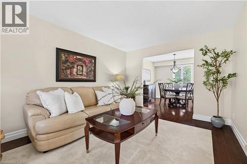 108 Old Forest Crescent, Kitchener, ON - Indoor Photo Showing Living Room