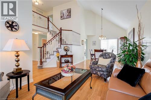 82 Vansickle Road, St. Catharines, ON - Indoor Photo Showing Living Room