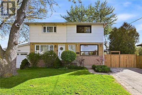 2441 BARCLAY Road  Burlington, ON L7R 2B7