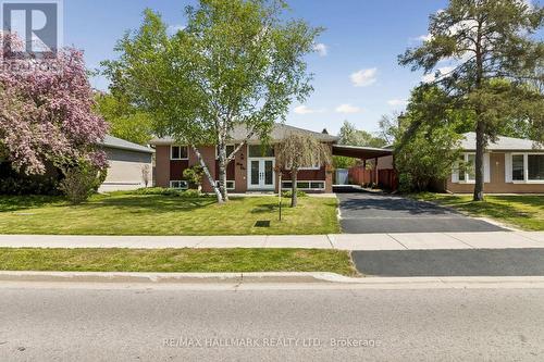 41 AURORA HEIGHTS DRIVE  Aurora, ON L4G 2W6