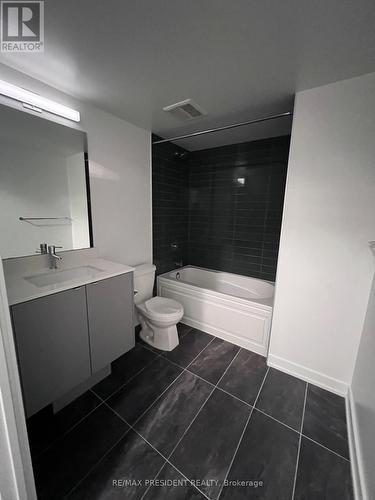 310 - 3210 Dakota Common, Burlington, ON - Indoor Photo Showing Bathroom