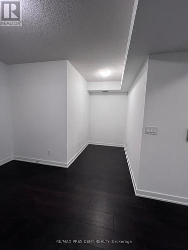310 - 3210 Dakota Common, Burlington, ON - Indoor Photo Showing Other Room