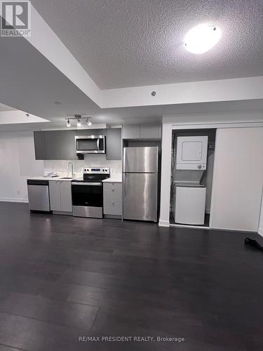 310 - 3210 Dakota Common, Burlington, ON - Indoor Photo Showing Kitchen