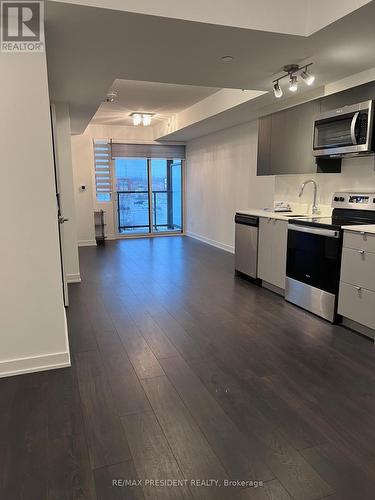 310 - 3210 Dakota Common, Burlington, ON - Indoor Photo Showing Kitchen With Stainless Steel Kitchen